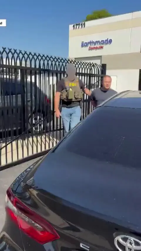 洛杉矶，中国人被逮捕 这是美国司法部刚公布的一起出口管制案件。 加州大洛杉矶地区的老板 Greg Lui（又名 Yiu Kong Lui，38岁）于2026年… · Inty News