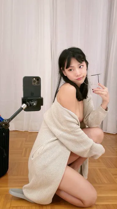 Keep me warm? 🤍 寒くなってきたね · JuneLiu SpicyGum🍬