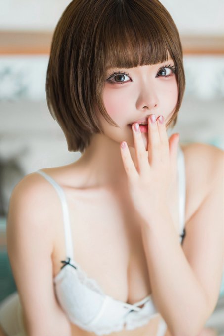 夏の終わりに、夏を感じる200ページもある最高の写真集どうですか🌻🍉https://t.co/zkxQtOB2WE · 水羽えと@C108(日)南a-18ab