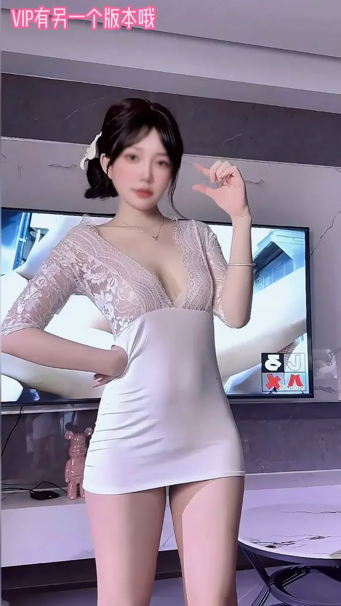 喜欢黑姐姐还是白姐姐吖 #抖音风 （电报VIP群有另一个版本哦） · FXHMRW