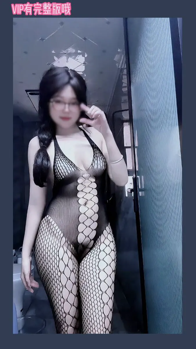 这个衣服我穿了半天才穿好 #抖音风 （电报VIP群有完整版哦） · FXHMRW