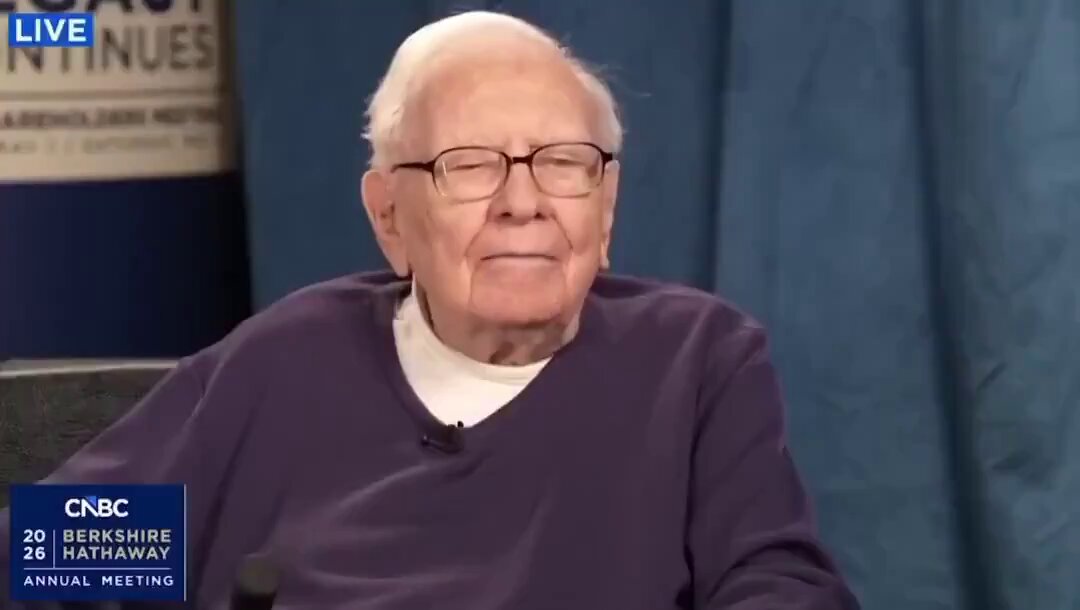 🚨 WARREN BUFFETT IS TAKING HIS CHIPS OFF THE TABLE The greatest investor alive … · Reflection🪩