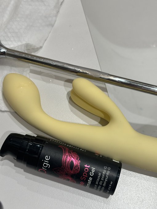 热感的G点高潮液+加温的玩具 啊啊啊啊啊啊啊啊我受不了了 感觉一个超湿润的舌头在一直插我 · ♡† 𝐍𝐨. 𝟏𝟐 † 🕸️