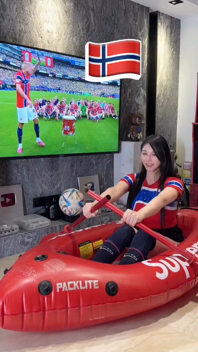 Let’s row towards the semi-final !!!!! 🚣🥁🇳🇴🚣🥁🇳🇴🚣🥁 #vikingo #norway #worldcup #r… · 泥JANiE | Jane.lin