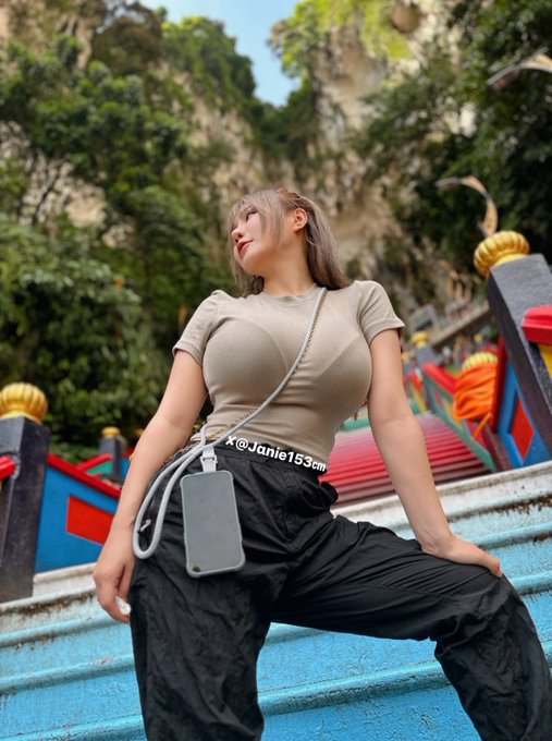 黑風洞的彩虹階梯 這已是我的體能上限🥵 #ButaCaves #KL #Malaysia · 泥JANiE | Jane.lin