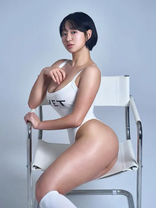 오늘하루 끝..🤍 오늘도 열심히 일했다 ㅎㅎㅎㅎ💪🔥 전 게시글과는 아주다른 컨셉ㅎㅎ👀 · _da_hui