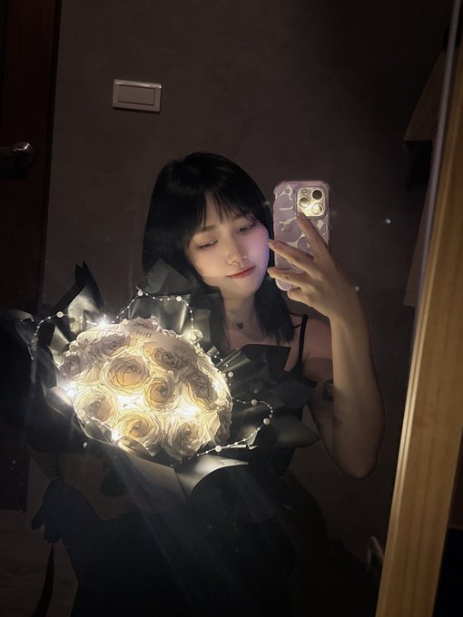 收到美麗的花真開心🥀 · Lunana