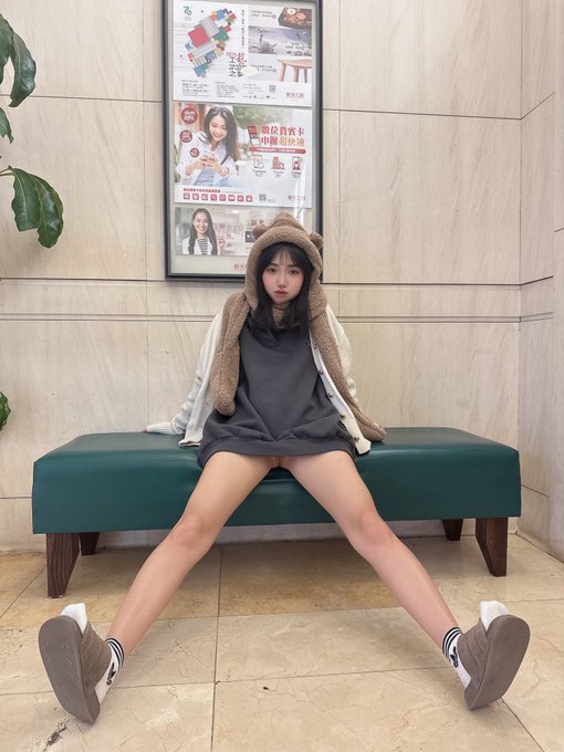 這樣就沒有被偷看內褲的問題了💡 · Lunana