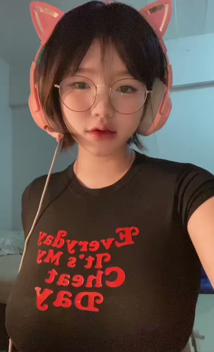 🙂 · God Neko (yayee)