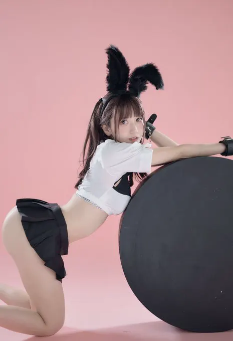 1番バズった写真これらしい🐰🩷 · くろうさぎ🐰🖤