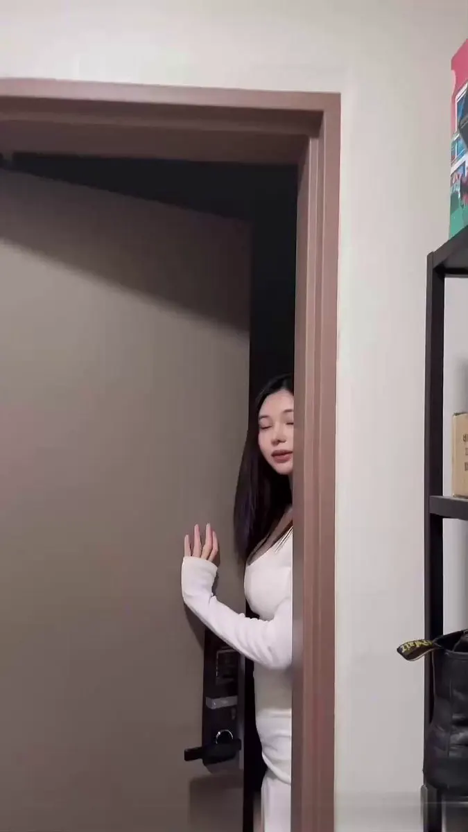 【体验韩式催情香滑精油spa】手法暧昧从肩背滑到翘臀私处，催情效果发作客人肉棒硬邦邦，无套内射后还用油手撸出第二发，太会服务太顶了！ #少妇 #骑乘位 #美腿 · 欧拉旅行