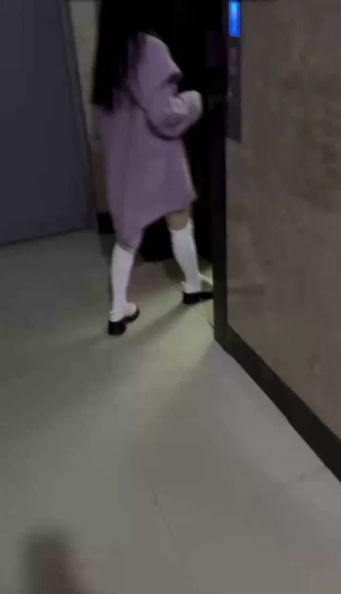 【女神学生】凌晨5点去女孩家，电梯里面就威胁我说她睡不着今晚也不让我睡了，结果才干了一次，倒头就打呼噜！完犊子这回轮到我睡不着了！ #少女口交 #美乳自拍 · 欧拉旅行