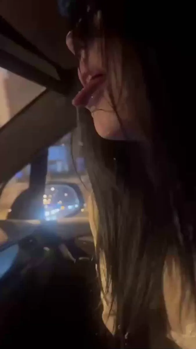 严重怀疑嫂子小时候是不是被狗咬过没有打狂犬疫苗，要不然怎么一被操就变得狗模狗样的！幸好今天大哥不在家要不然嫂子变成这样子回家我都不知道怎么交代！ #乱伦 #自拍 · 欧拉旅行