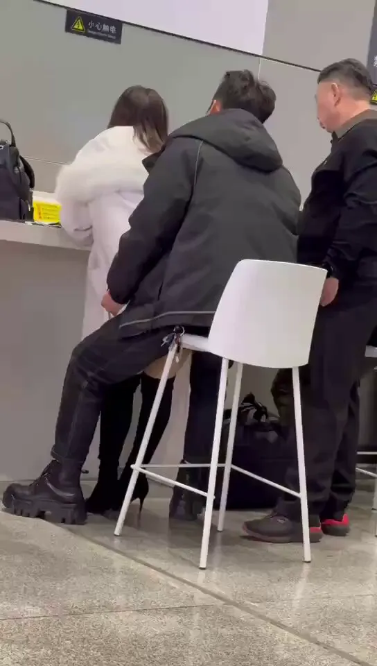 这是哪个高铁站，这也太会玩了吧，胆大的人呀 · 米凯夫妻