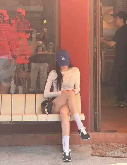 见面前被偷拍 拍的还挺不错的 · 系好安全戴女士