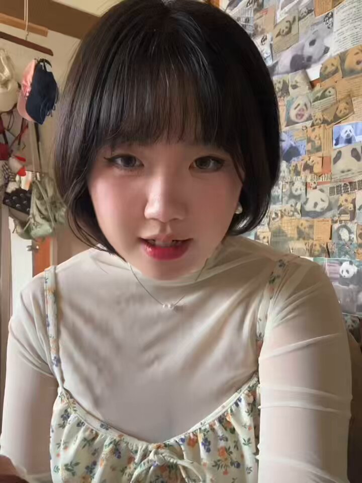 閨蜜買杜拜巧克力球給我吃🥰開心哦 · 麻糬