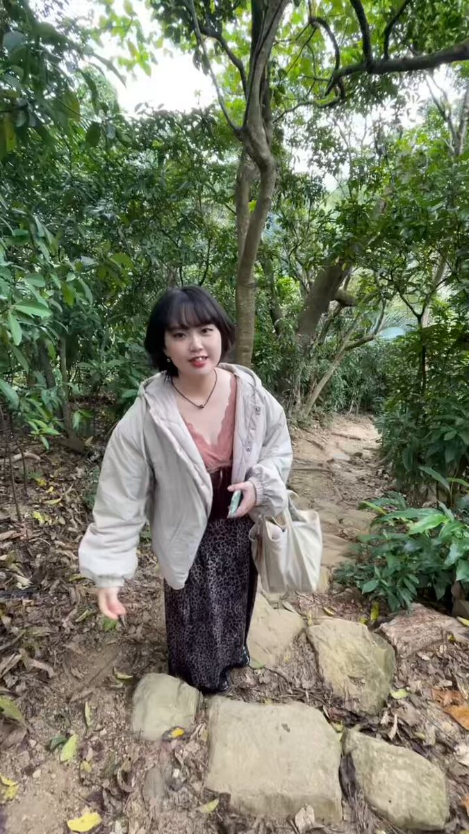 怎麼突然有爬山的環節！ · 麻糬