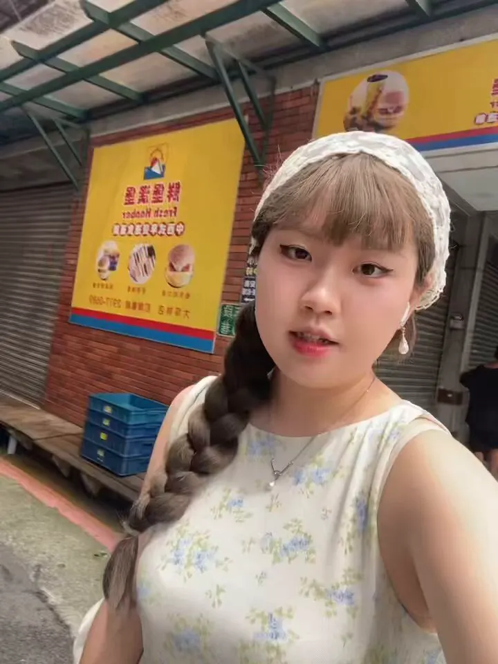 被路人阿嬤誇了😳謝謝阿嬤 · 麻糬