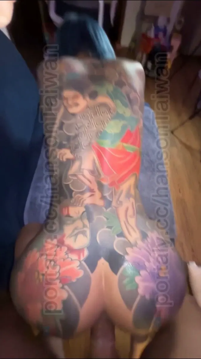大背刺青女上搖真的很好看欸 Her tattoos are simply mesmerizing. @Sexyestherr7798 平台更新完畢/fully… · 漢生 Hanson