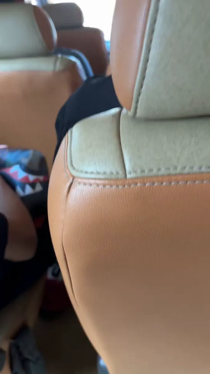 搭個車去機場都要甩出乳房真的很過分欸 Couldn’t even get a peaceful ride to the airport…she just ha… · 漢生 Hanson