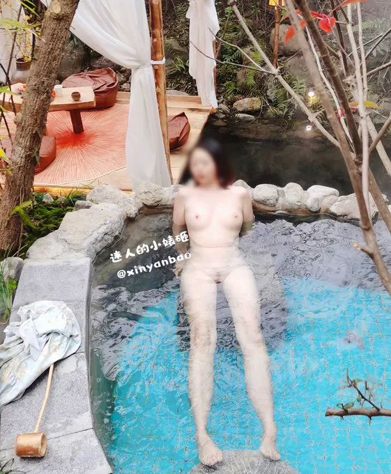 树影、石头、雾气弥漫。 泡着泡着，就什么都不想穿了~ 自由自在，只把身体留给水和你看😛 @KazamaTom @KasukabeAe @Suotomet @s… · 迷人的小婊砸