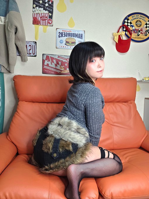ぶっといモモ肉いかがですか？ · 看護学生あこ💫本垢