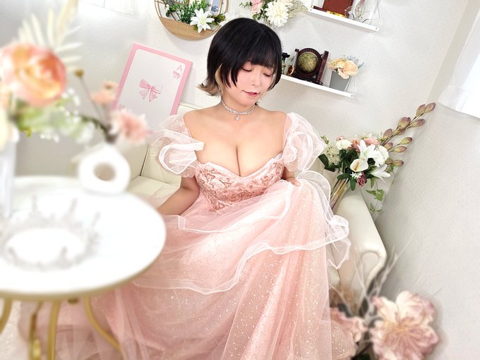 お相手ができる前にドレスを着てしまった… · 看護学生あこ💫本垢