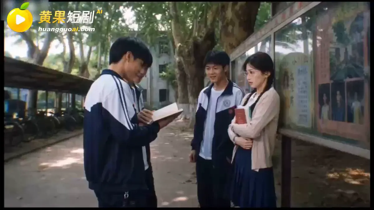 高三爱情故事 - 过去篇 - 小怡篇1 注意：NTR剧情，不喜勿看～ 从青涩校园的悸动，到不顾一切的私奔， 本以为能在他温柔的鼓励下触碰当老师的梦想， 谁知在… · 黄果短剧