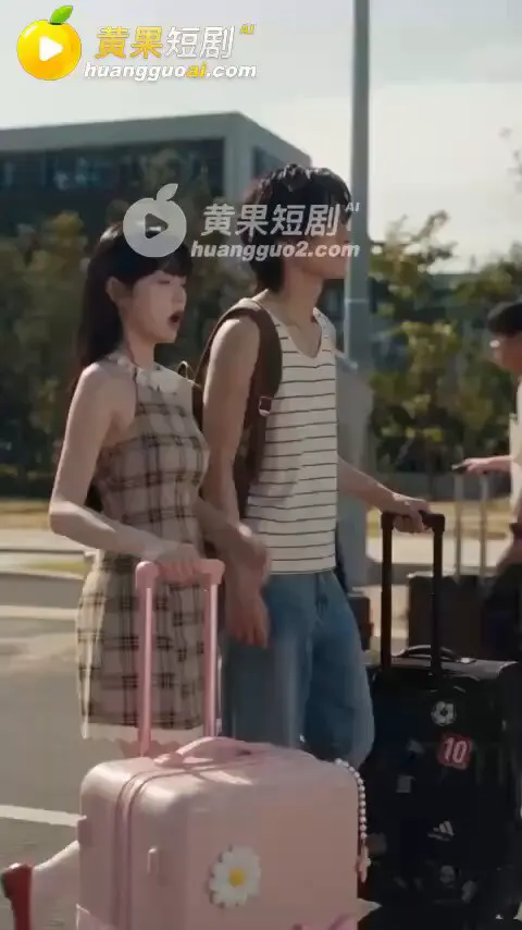 黄果短剧 独家原创 《性转魅魔》 EP06 既然变成女孩，一血就先给兄弟吧！ 不对？怎么我没血的？甚至有点爽？！！ 更多精彩剧情，尽在黄果短剧官网：https… · 黄果短剧