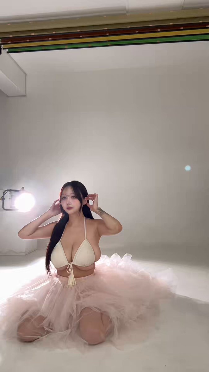 이런 컨셉 촬영 너무 좋아 🤍🤍!! · Noah