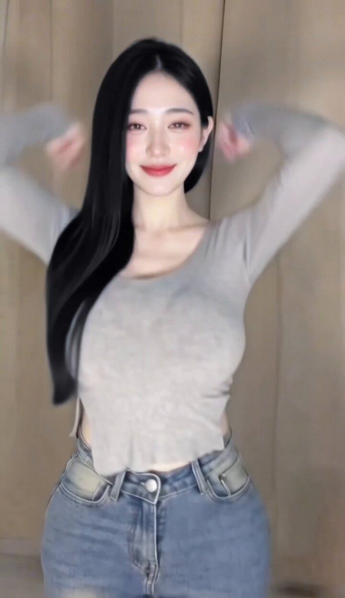今天整間辦公室又剩我一人🤪 · 別笑我肥瑾