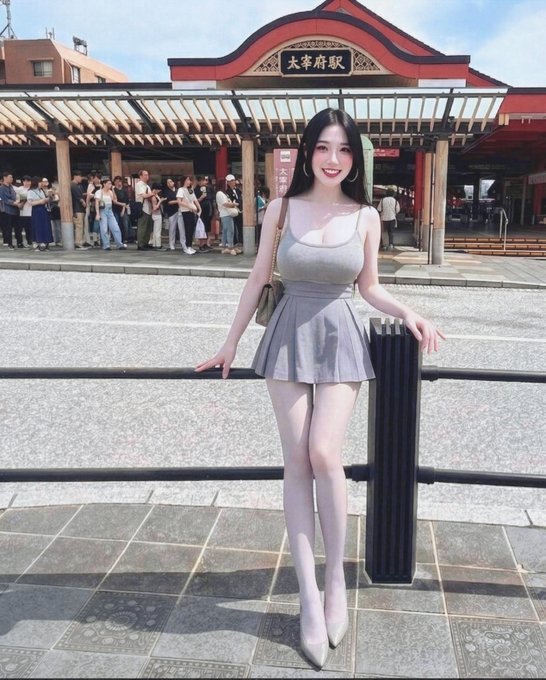 嗯...我一個日本友人一知道我懷孕了 就問我能不能加碼 讓他內射在我裡面🤯🤯🤯 · 別笑我肥瑾