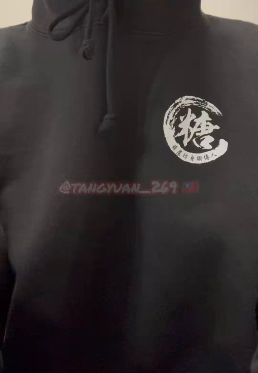 每次無聊手癢或是心情很焦慮的時候 我都很喜歡這樣抓自己的餒餒…….🥵 但比起餒餒 還是更喜歡抓還沒變硬前的小鳥鳥❤️ 很解壓的啦😍 · 芝麻湯圓🍡