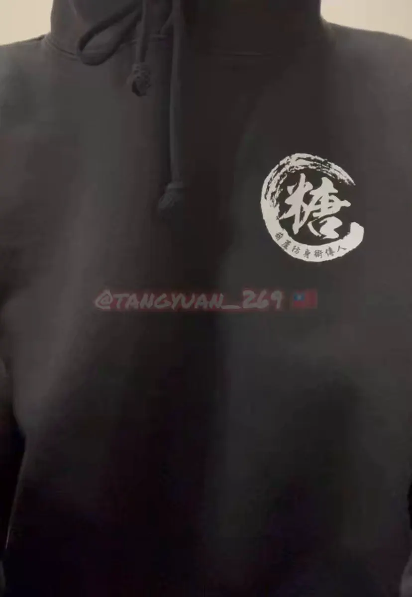 每次無聊手癢或是心情很焦慮的時候 我都很喜歡這樣抓自己的餒餒…….🥵 但比起餒餒 還是更喜歡抓還沒變硬前的小鳥鳥❤️ 很解壓的啦😍 · 芝麻湯圓🍡