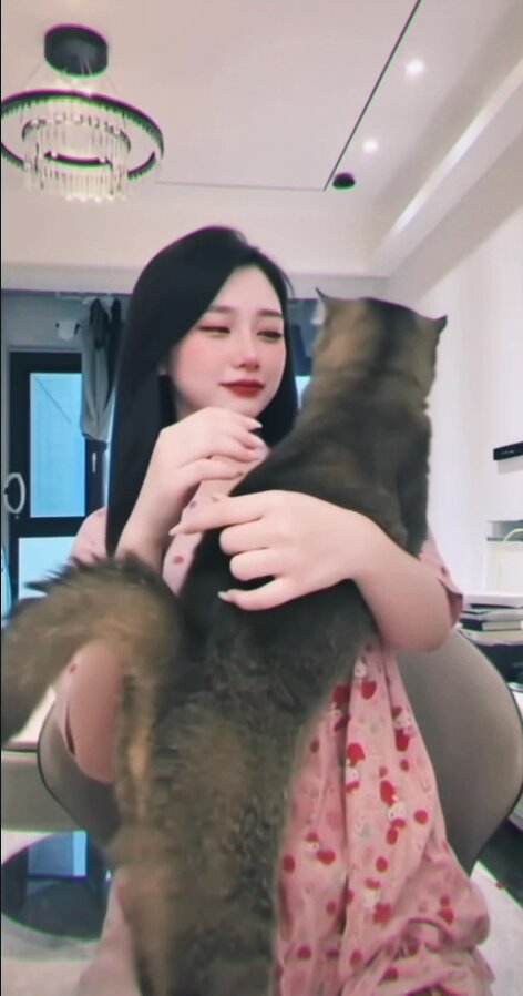 多年前與友人視訊的時候發生了件尷尬的事😅 · 王語瑾