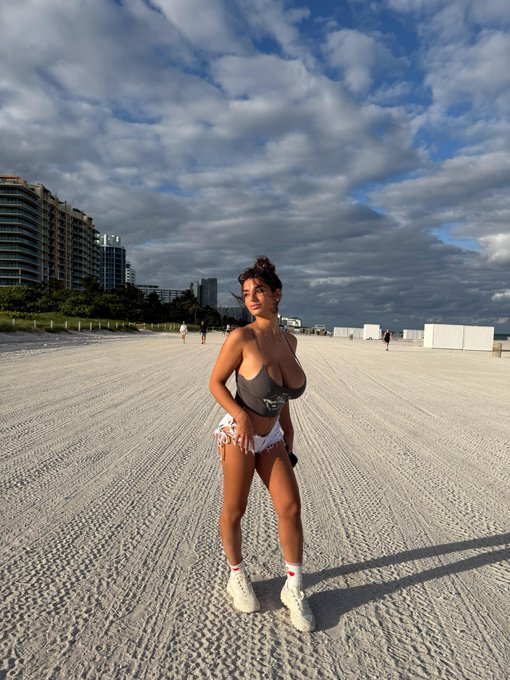 MIAMIII, who's here? 😜 · Ika