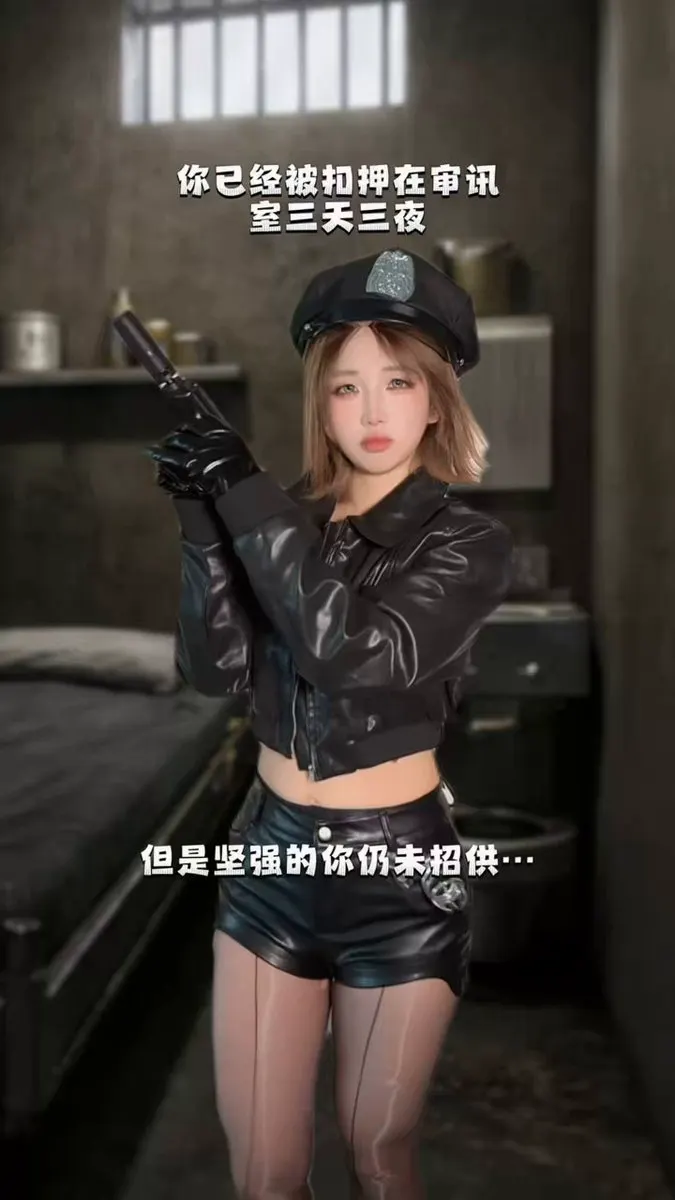 第3集 连载中… 把你扣了三天三夜还不说出真相？ 我的严刑逼供可不是一般人能受得了😏 没想到这么快就招了 那只能锁起来 下次再拷问好了！ · 嘟奇