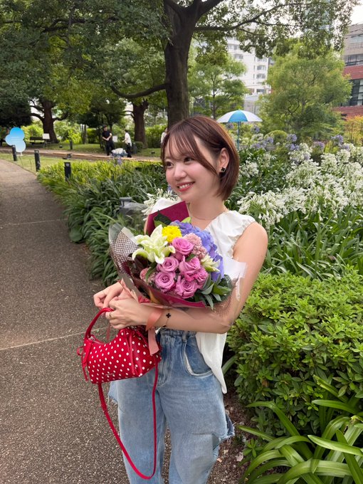 何気ない日常に、お花があるだけで特別に感じられるよね🌸 · まりちゃん