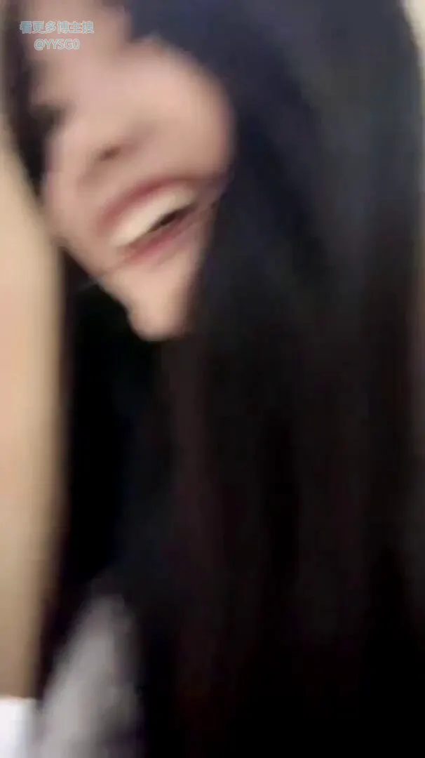 脸蛋很清纯漂亮得小太妹一枚 身材娇小 跟大哥做爱 被大哥得大鸡巴狠狠抽插 那瘦小得身体差点顶不住 感觉都快要被操坏了 · 丸丸笔记 🤍