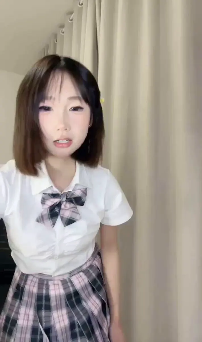 高颜值网红小涵 裸舞诱惑 · 丸丸笔记 🤍