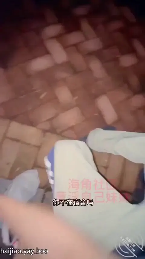乱伦亲妹妹，校园内石凳上，冒着被保安看见的风险疯狂与妹妹做爱。 · 91俱乐部