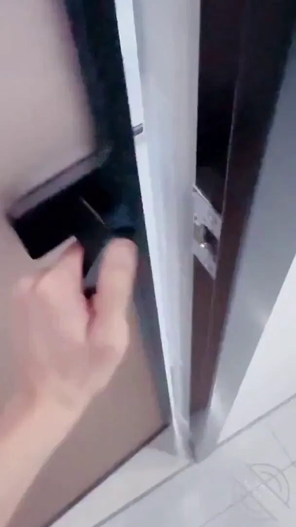 乱伦亲妹妹，进卫生间洗澡先来一发，换上新买的萝莉裙，简直仙女下凡。#JK #反差婊 #母狗 · 91俱乐部