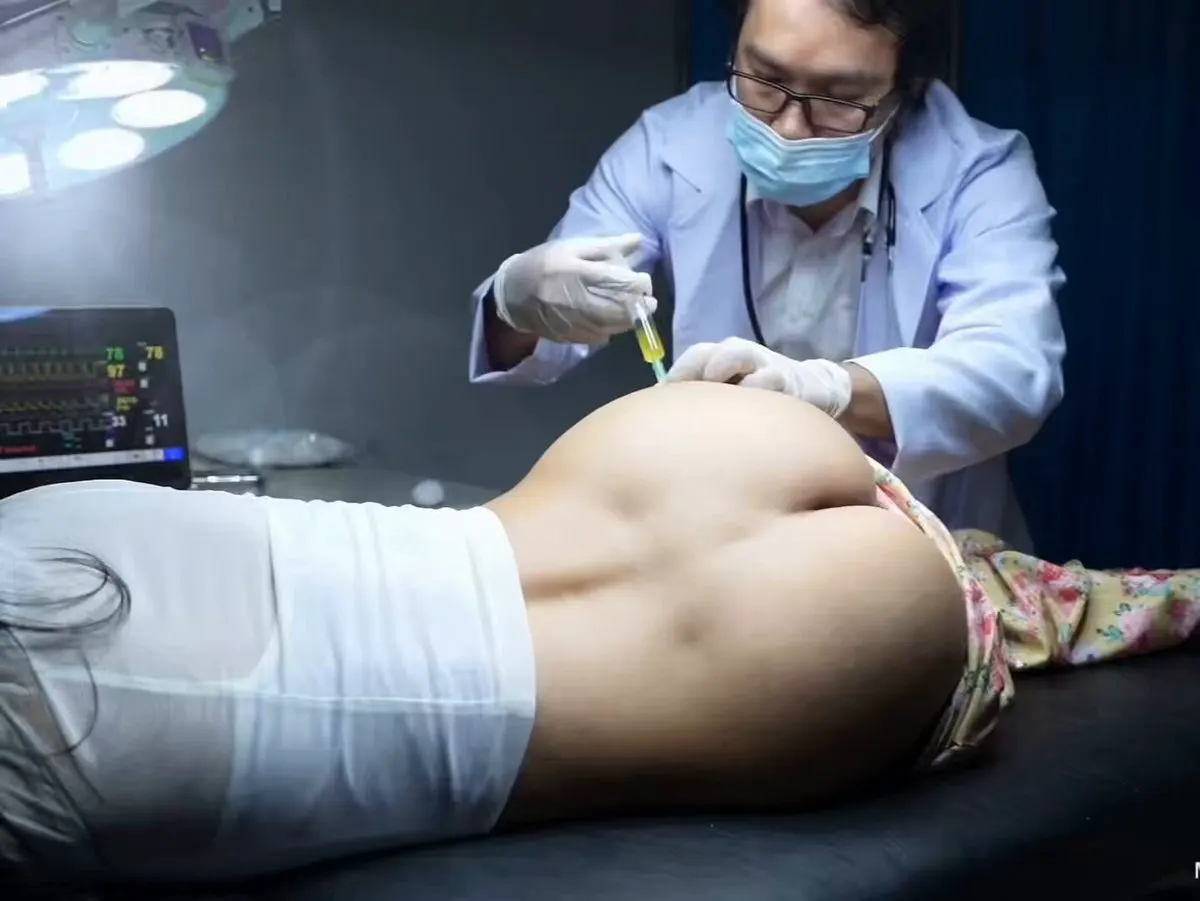 这一针打的什么药？ 这女的打完就发情 爸爸关注我！ · Movie studio
