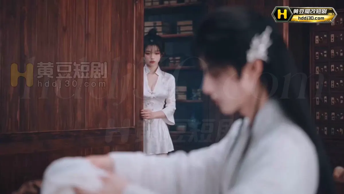 黄豆原创 #道之融（合欢宗）给美女弟子按摩 /第3集 / 前往介绍链接下载黄豆短剧app 师傅着急出诊，丢下医书锦盒让我自疗。秘籍写到：玉棒插入那边。我正往里… · 黄豆短剧