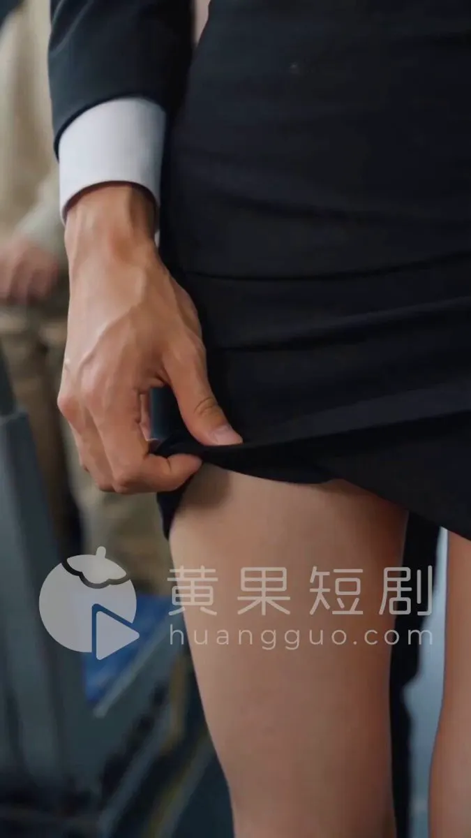 压抑的主妇/慾望的觉醒/ EP7-EP8合辑 【更多精彩→主页链接→App直达】 #AI短剧 #成人短剧 #短剧 · 短剧速看