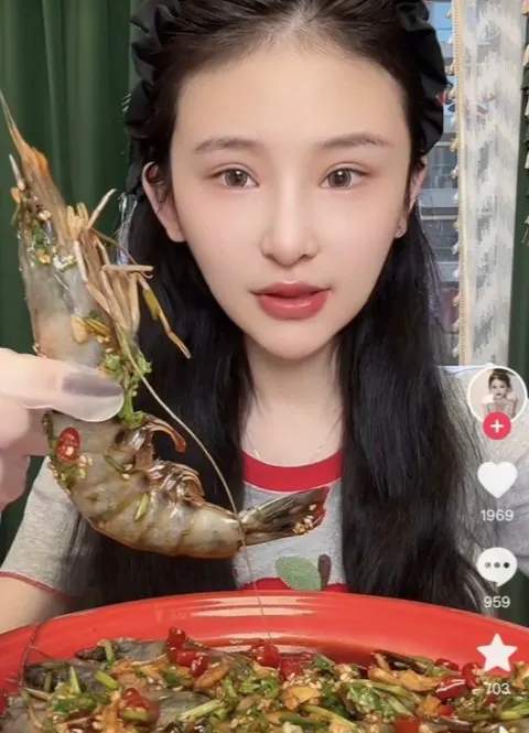 Chinese mukbang creator Chen Ziyi, known as “Yingying,” has died at 24, days af… · non aesthetic things