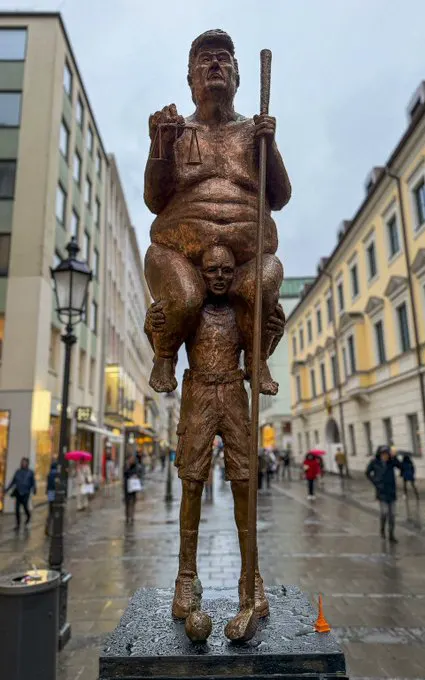 Golden naked Trump statue unveiled at European Parliament The 2.5 meter sculptu… · non aesthetic things