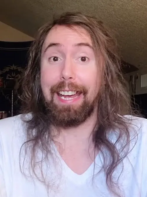 Asmongold says he typically goes 2 to 3 weeks between showers during a recent l… · non aesthetic things
