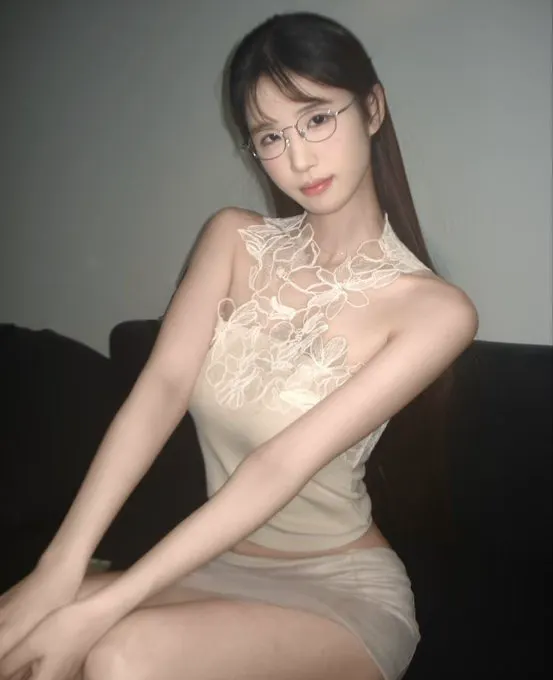 这是一款全网最火AI神器！ 丢出一张女神的照片，瞬间把她变成你的专属母狗！从冷艳仙子秒变淫娃，在你面前露出最淫荡模样任你玩弄！ 一键生成地址👇 https:/… · 李娜娜