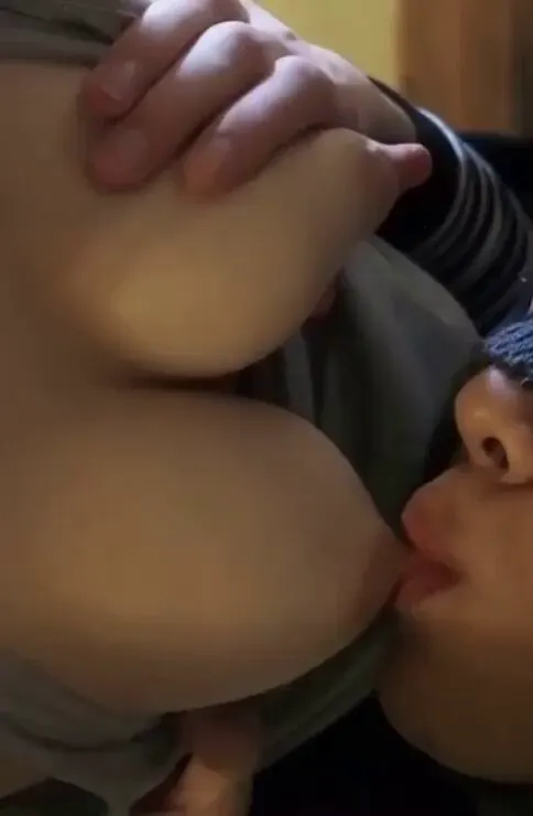 哥哥吃着奶操着逼 过快乐中秋 · 短剧速看 每日更新
